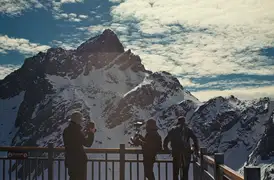 The crew filming near the summit of 6000m-high Yulong Mountain.